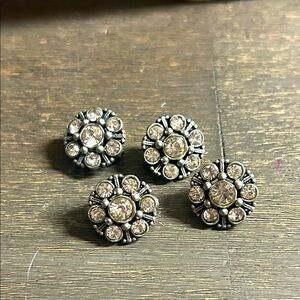 White Rhinestone Daisy Vintage Tiny Round Silver Tone brooch/pendants (4)